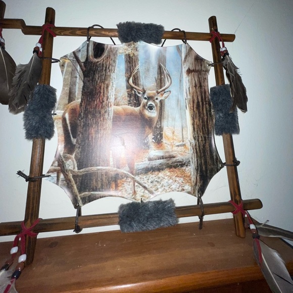 Stretched animal hide with the wolf and a buck hand painted - Picture 4 of 7